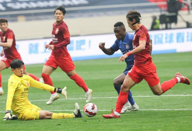 bob半岛体育官方网站-新上海德比有别超级杯:申花愈战愈强 海港展新颜