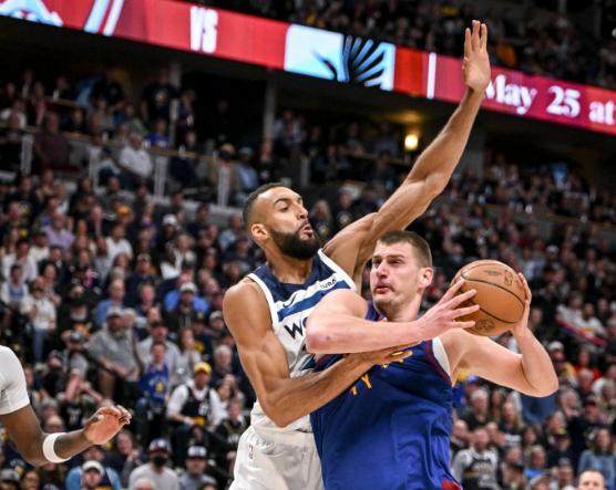 bob半岛体育官网-高度+篮板优势逆转!双塔限制约基奇 掘金该紧张了