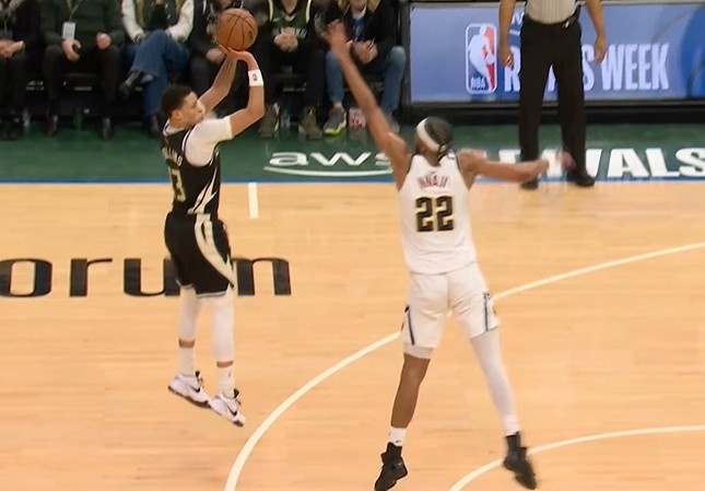 bob半岛体育-悬念再起！雄鹿5分钟轰出20-4攻击波 追到仅差2分