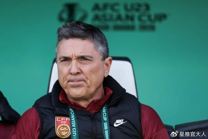 bob半岛体育-膜拜安东尼奥！6人轮换造最大比分胜利 被球员高高抛起 里皮之后最强|U23|西班牙|亚洲杯|决赛|安东尼奥-瓦伦西亚_新浪体育_新浪新闻