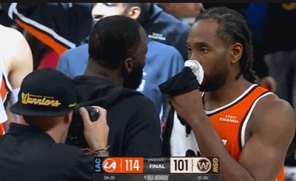 bob半岛体育平台-场下是朋友！赛后小卡&amp;加兰分别与追梦拥抱聊天 小卡还与库里交谈