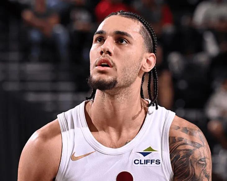 bob半岛体育官方网站-骑士113-109活塞2喜2忧！泰森惊喜，替补攻守兼备，阿伦遭膝伤！