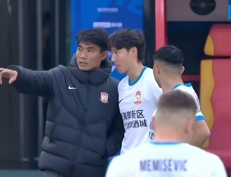 bob半岛体育平台-记者：西海岸队今天奔赴上海，备战本周日客战海港队的比赛