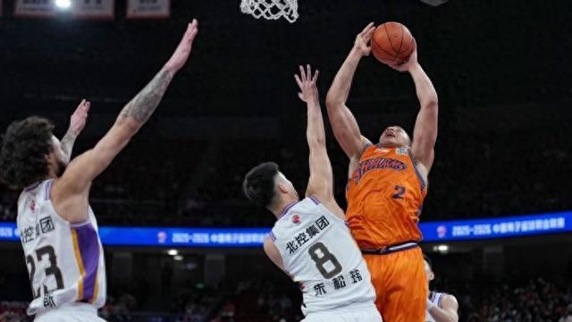 bob半岛体育官网-五人得分上双！上海久事男篮主场战胜北控队